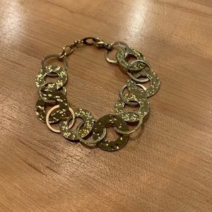 Gold tone circle link bracelet